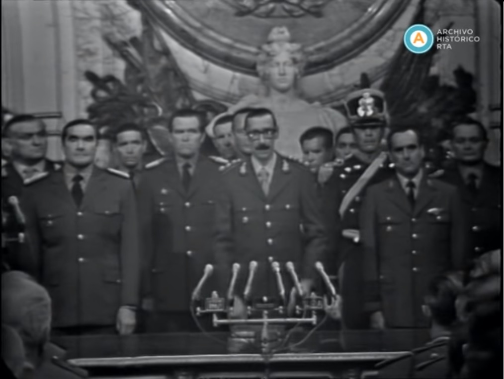 [Cadena nacional: Videla y su ministros juran sus cargos en la Casa Rosada]