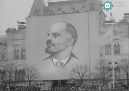 [Desfile por el 56º aniversario de la Revolución Bolchevique en Moscú]