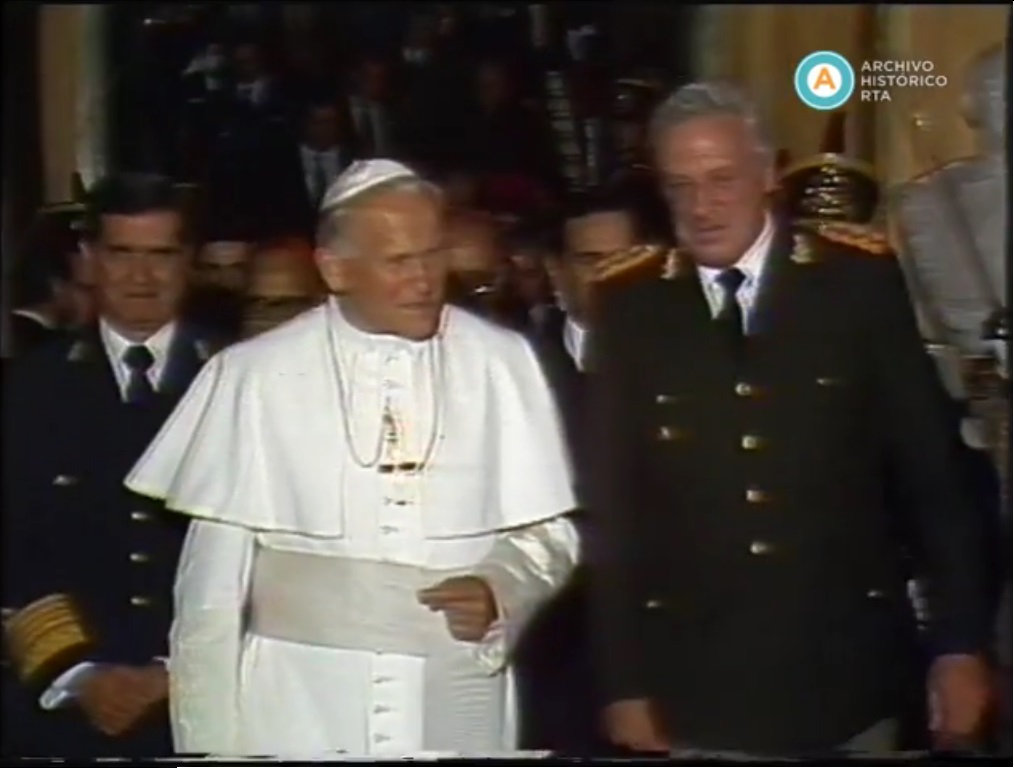 Juan Pablo II con Galtieri en la Casa Rosada] - Archivo Prisma