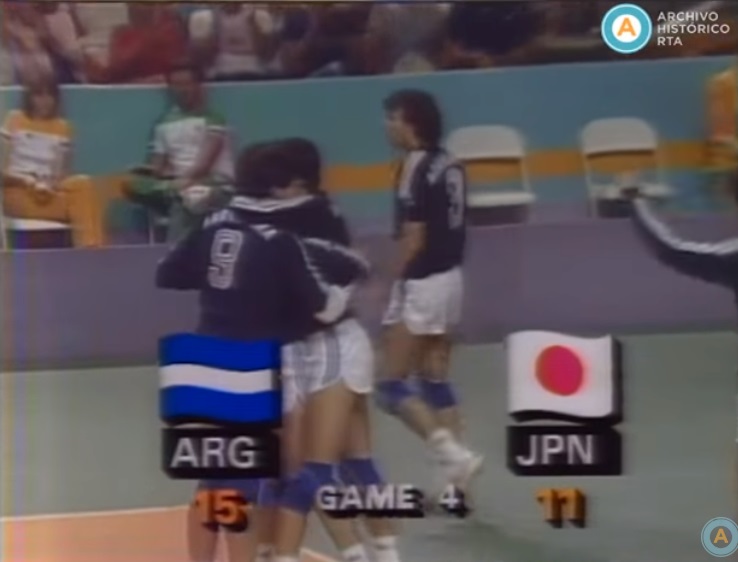 [Juegos Olímpicos de Los Ángeles: Argentina vence en vóley a Japón] (incompleto)