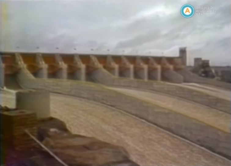 [Inauguración de la represa hidroeléctrica Itaipú]