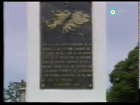[Bignone en Yapeyú: primer monumento a los caídos en Malvinas]