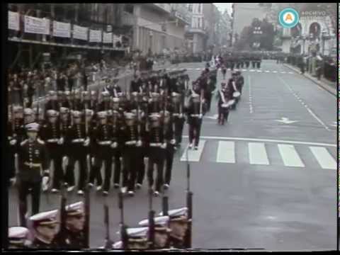 [Cadena nacional: desfile militar por 190° aniversario de la Revolución de Mayo]